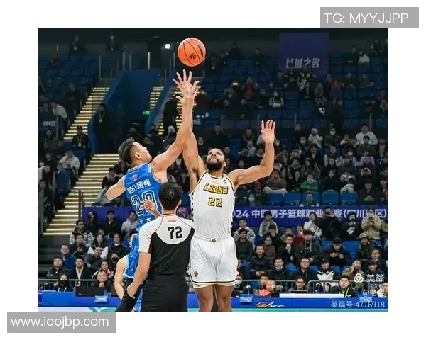 浙江东阳光队抢夺新疆队“男篮四巨头”史蒂芬激战下胜出！